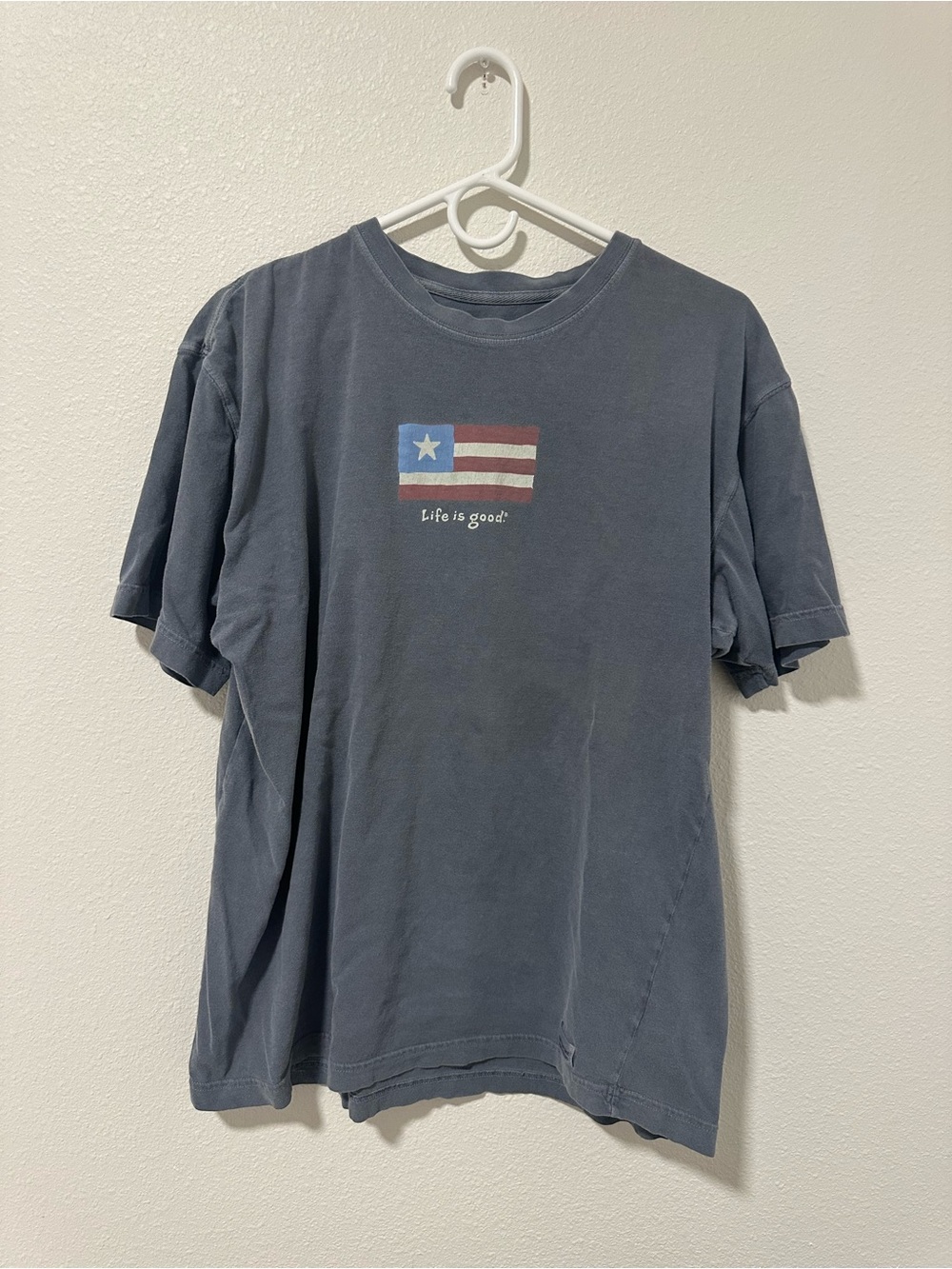 Life Is Good Women's American Flag Lone Star Short-Sleeve Gray Short Sleeve Tee